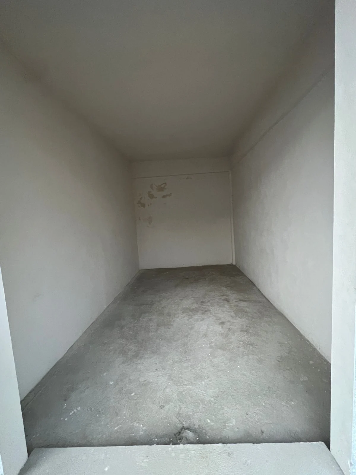 Interior de bodega amplia